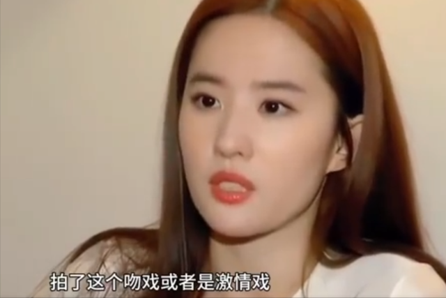 拍吻戏有生理反应怎么办？刘亦菲回应令人脸红，普通人很难做到！