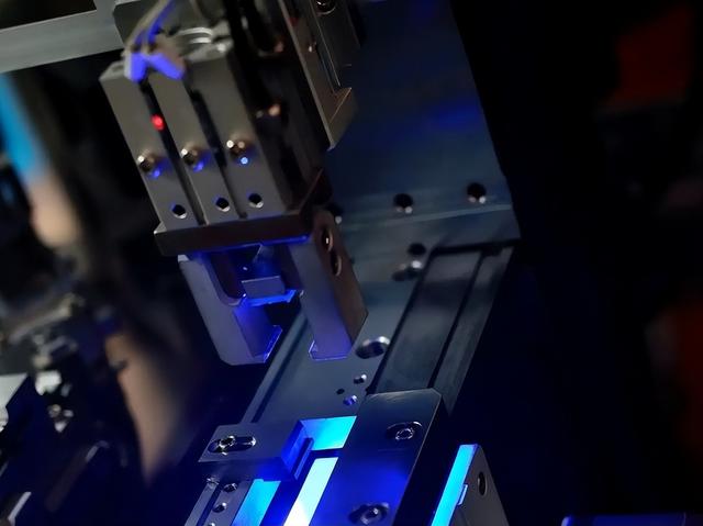 凭一国之力造出光刻机，意味着什么？或将成第四次工业革命引领者