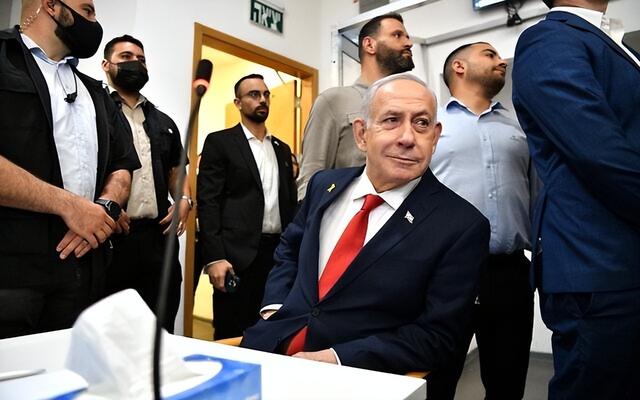 总统求总统？特朗普首次致信赦免外国领导人，美国政坛炸锅！