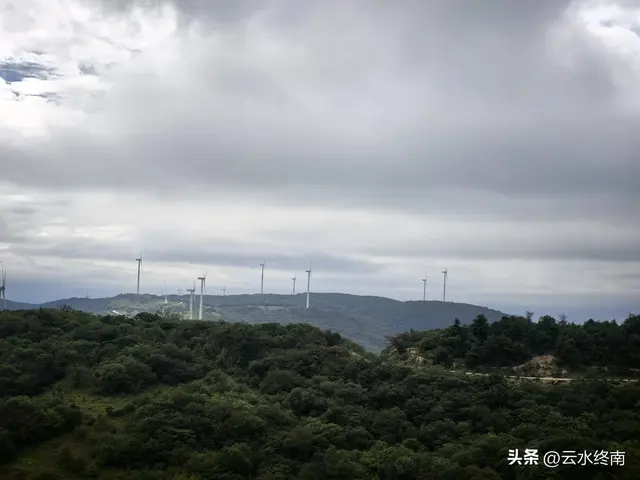 驱车走秦岭大梁高山草甸“风车天路”，走了那么长的路，值不值？