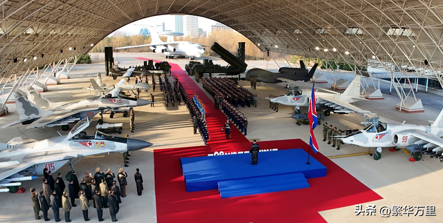 金正恩称赞朝鲜女飞行员是巾帼英雄