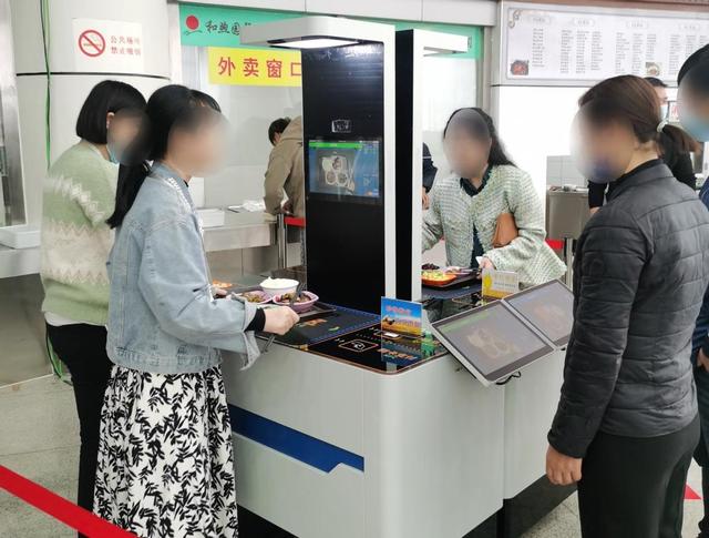 智能结算台 10倍结算效率、40%接待提升 让食堂焕然一新