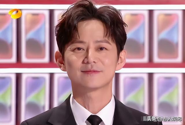 51岁主持人何炅近况：无妻无子、与保姆相伴，如今终于与自己和解