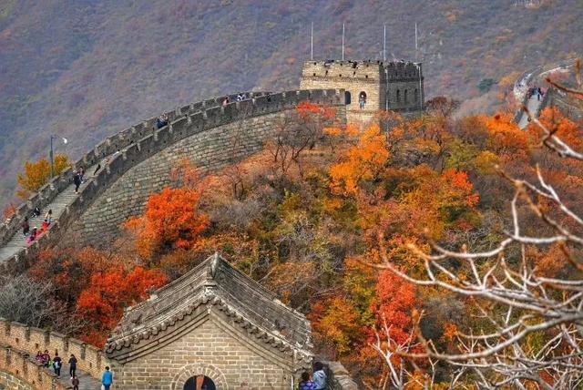 今天进山赏景,秋天的山色太美了,简直是摄影家的天堂