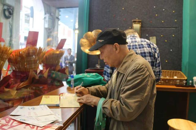 海口骑楼的“宝藏邮局”：寄思念，品咖啡，穿越邮政时光