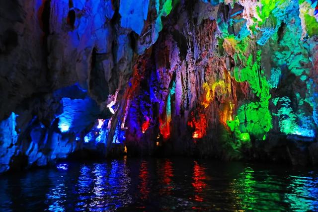 贵州：畅游安顺风光，感受黔中民俗！