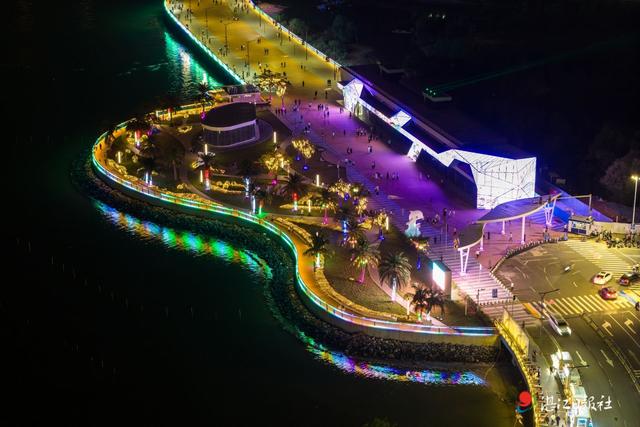 海豚湾亮灯闪耀港城