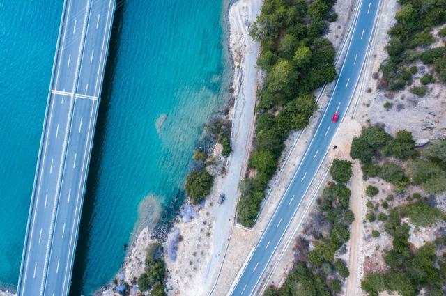 西藏最美公路！409公里串起雪山桃花湖泊