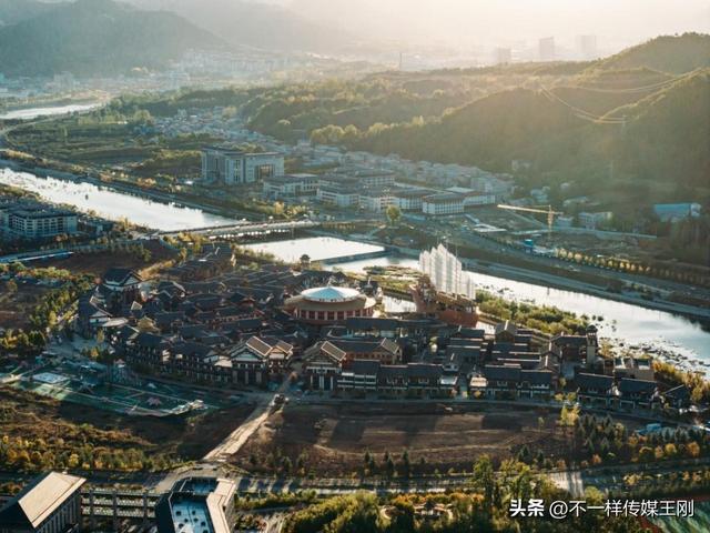 山水度假新模式 鸾州渡假日小镇盛大启幕
