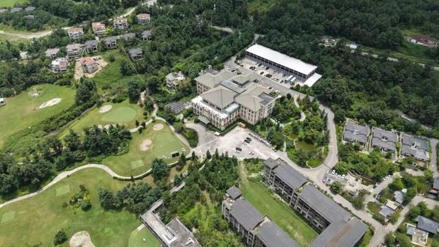 大理云上苍海度假村与云南康旅酒店管理公司达成战略合作