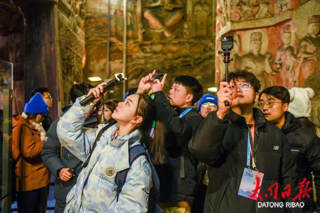 全国近百名新闻媒体人打卡大同云冈石窟