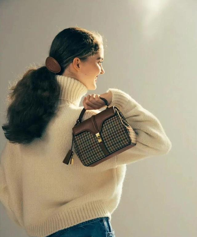 冬天穿这个颜色，温柔又高级