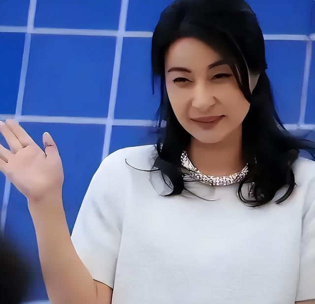 牛鬼蛇神现原形！郭晶晶代言被立案不到24小时，恶心的一幕出现了