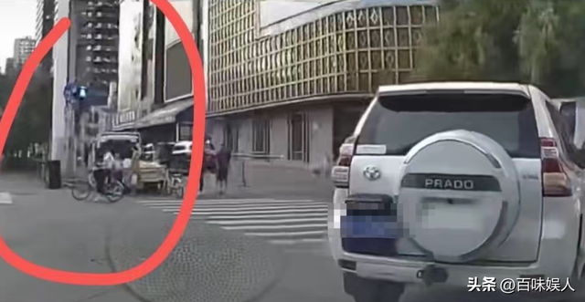00后开车撞人后续，已被刑事拘留，账号身份曝光，是本地摄影师