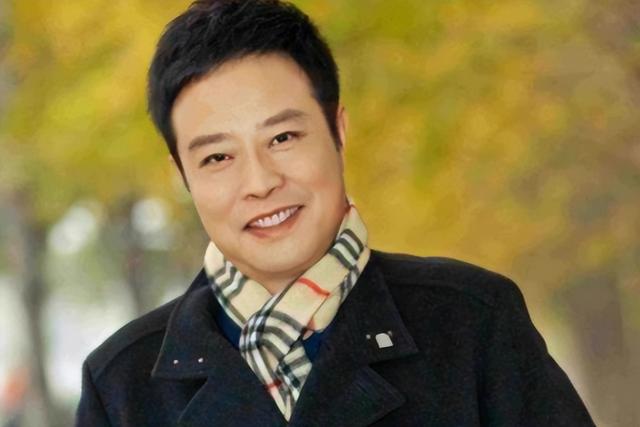 没想到，主持央视天气预报将近30年的宋英杰，竟是兼职的"临时工"