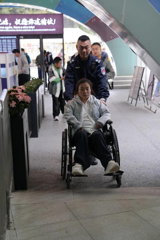 五一收官｜腾龙洞景区人气爆棚，欢乐与温暖双向奔赴，完美落幕！