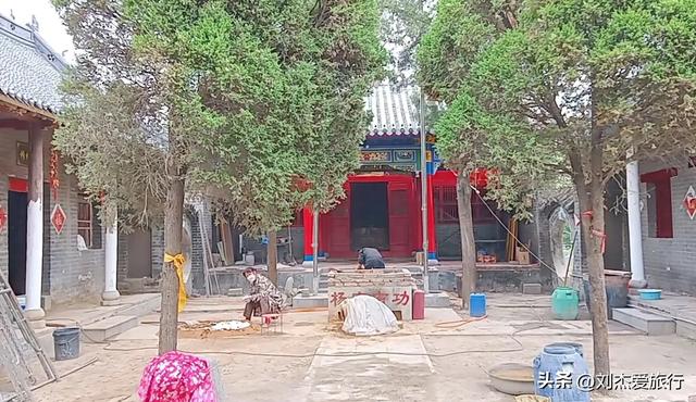 参观新密北宋名将杨业祠,祠内石人军士方阵堪称一绝