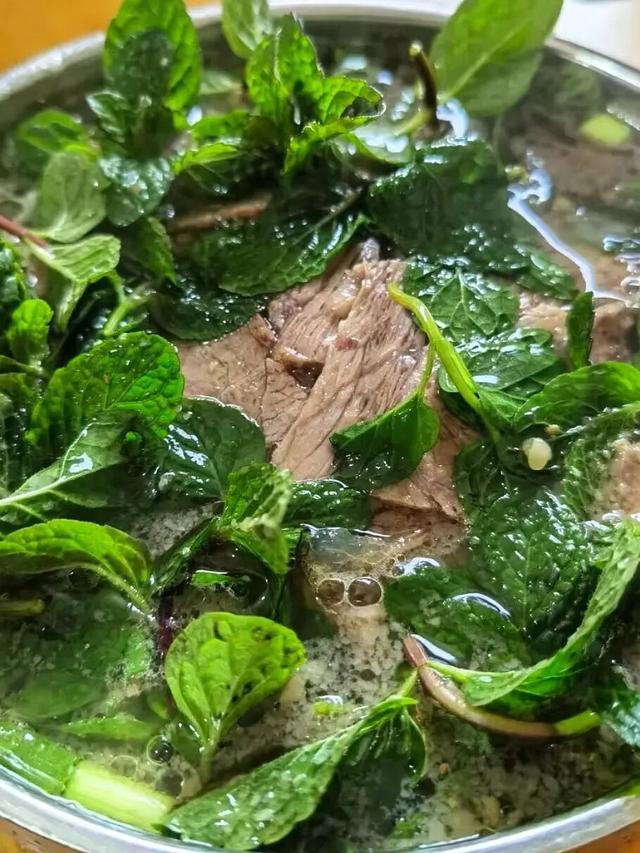 比西昌人少，比昆明更近！高铁直达20℃小众春城，赏花摘果泡温泉！3元草莓吃到撑~