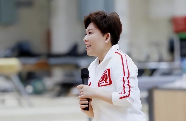 涉贪腐被带走	、败光20亿、移民改国籍：邓亚萍身上的谣言太离谱