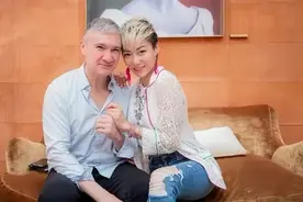 香港知名女星第四次人工受孕成功，挺大肚宣布有身孕，胖了近30斤图片