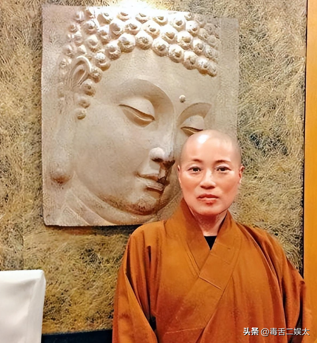 风流尼姑释智定：白天念经晚上夜店，东窗事发时，屋里还藏着假发