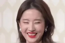 刘亦菲新剧牙齿被热议，嘴唇别扭一笑就露牙花，网友喊话为何不整图片