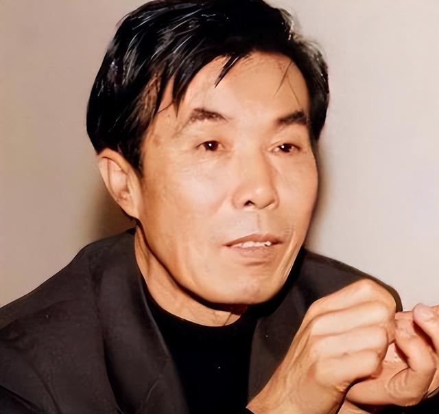 76岁何庆魁晚年失德？亲儿子揭家丑：他嫖不动了，每月1万够花