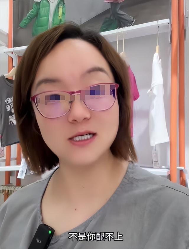 博主吐槽涠洲岛后续！三大一小住店遭拒，聊天记录曝光，老板回应