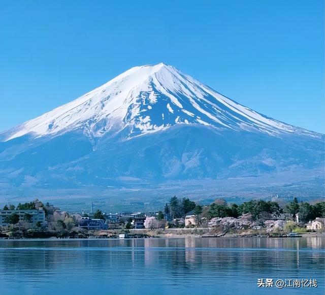 央视国宴上的那瓶水火了！不是娃哈哈，更不是农夫山泉
