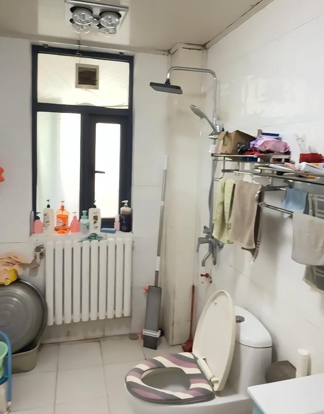 女孩洗澡被爸爸偷看后续：警方介入，真实原因曝光，女孩悔不当初