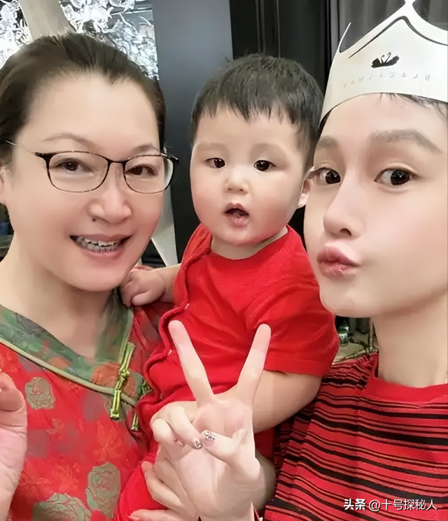 再有钱有啥用？68岁赵本山近况曝光，三人打伞伺候，女儿成心头病