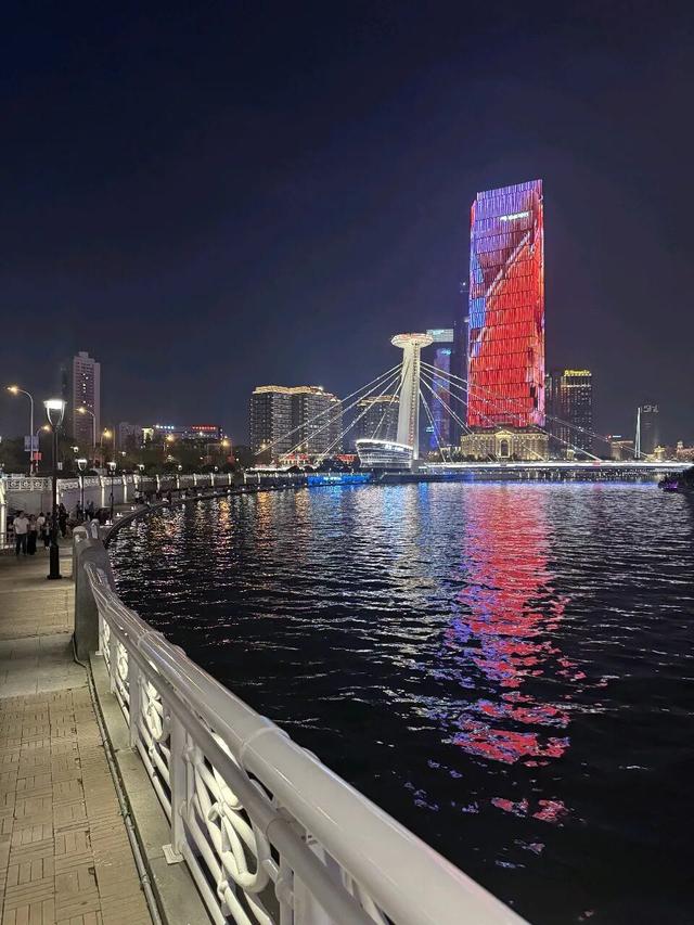解锁三条灯光秀Citywalk路线，避开“人从众”！