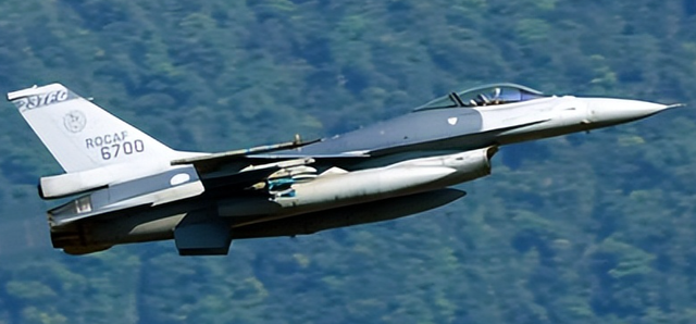 大陆还没出手，上百台军飞行员集体跑路，台专家：统一已有新模式