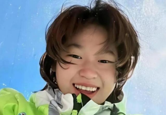 全红婵归队了！她变化真大，身材高挑颜值抢眼	，留了长发气场强大