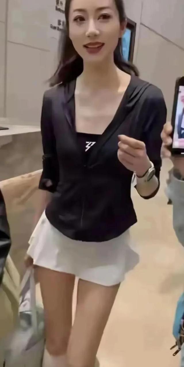 42岁的韩雪被偶遇,她这状态简直绝了,说18岁都有人信,令人羡慕