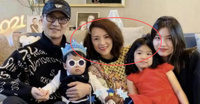 离婚不到3年，46岁章子怡再次传出喜讯，撕碎了汪峰仅剩的"体面"