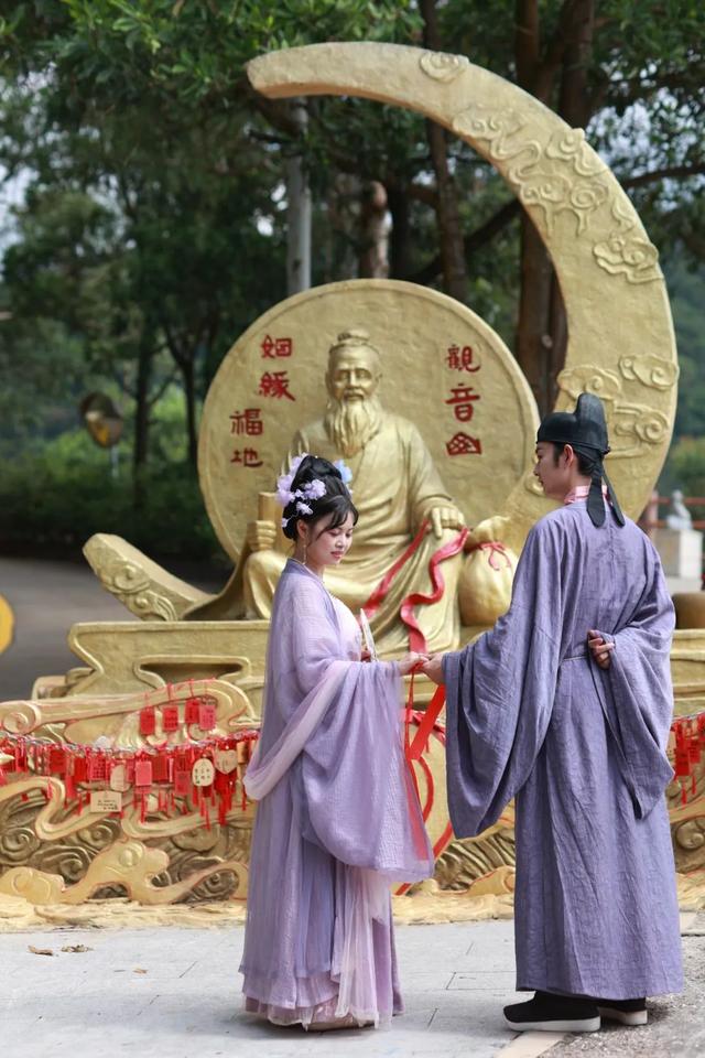 您的七夕男主角已就位！月老在线【包分配】，快来观音山解锁剧情