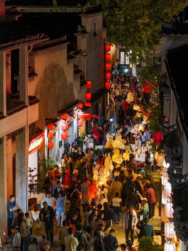 若你问深秋最该去哪里偷段闲？答案，就藏在黟县