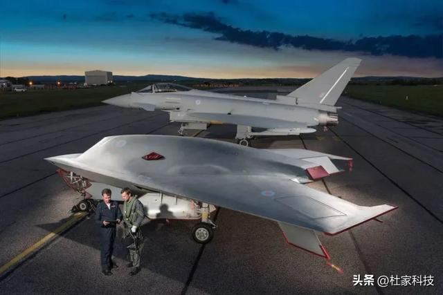 出大事了	，外媒钻研攻击-11和歼20S组合弱点，得出结论让人难信！