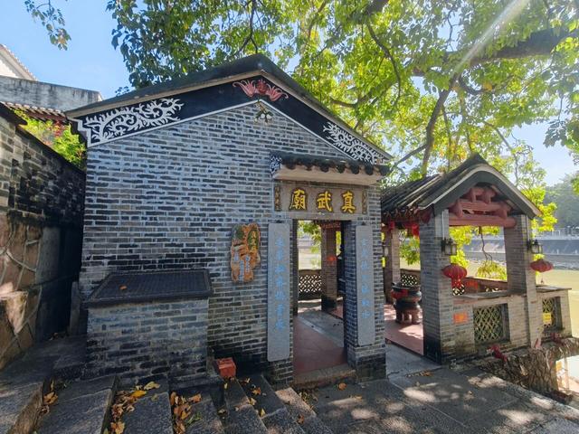 在勒北，偷一日闲，新旧交织引客来