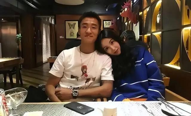 好男人韦世豪：最后的底线是妻子，19岁遇到的女孩，30岁还在身边