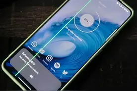 一些老旧的三星手机在更新One UI 6.1后出现屏幕绿线问题图片
