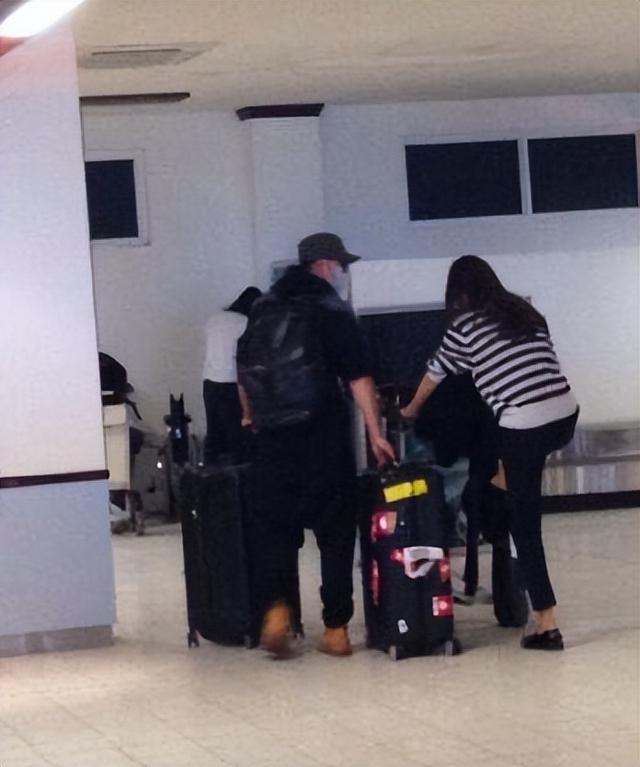 和陈赫离婚10年后，晒出情侣泳装照的许婧，没给前夫留一丝体面