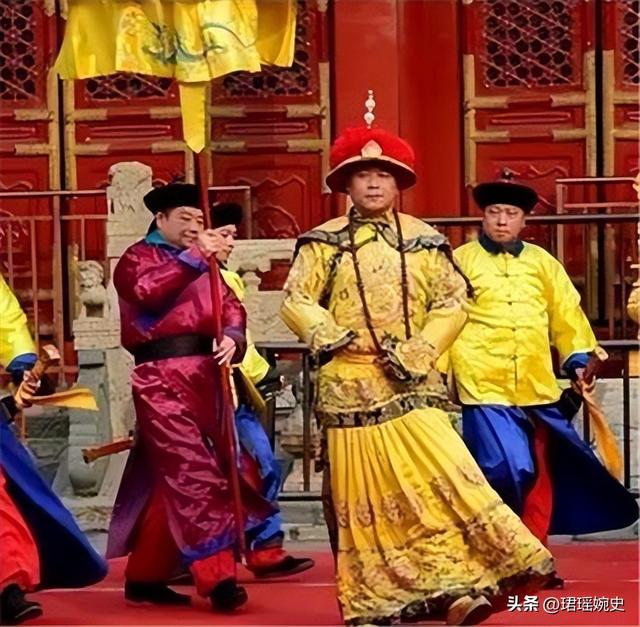 清朝最不得人心的皇帝，在皇宫遭厨师刺杀，百名侍卫围观却不救驾
