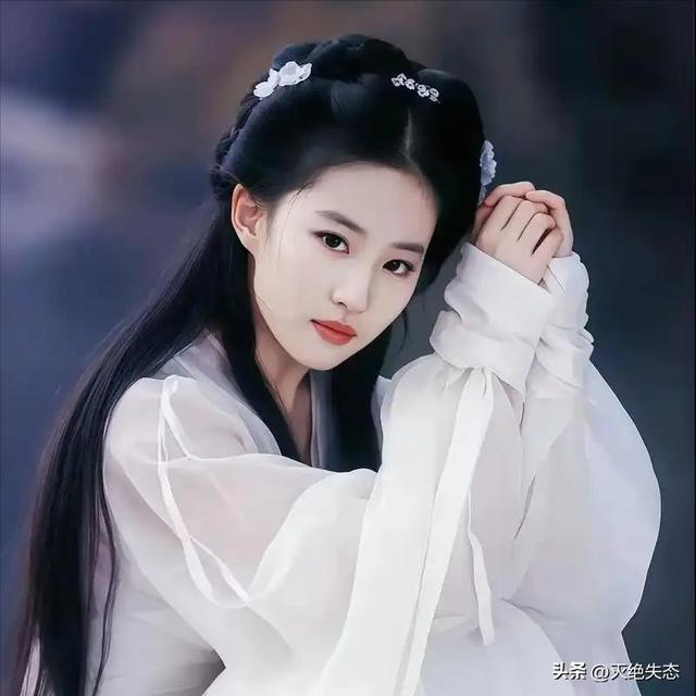 明星去掉滤镜后	，秦海璐“秃顶	”，刘亦菲牙黄，宋祖英老到没认出