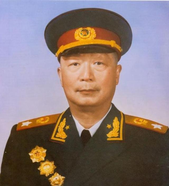 天安门上为什么不挂毛主席照片，而要挂画像？主席画像师给出答案