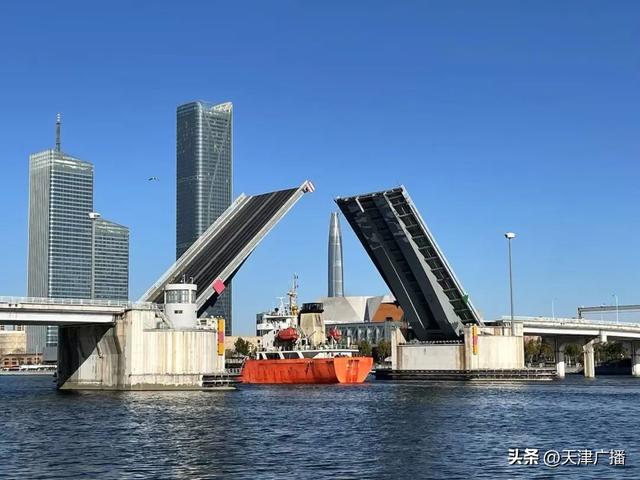震撼 | 人民日报点赞10万+！天津海河开启桥“变身”！