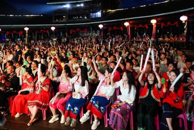 市县联动·瞰遵义丨日游古寨,夜看演出!“村光大道”很火热!