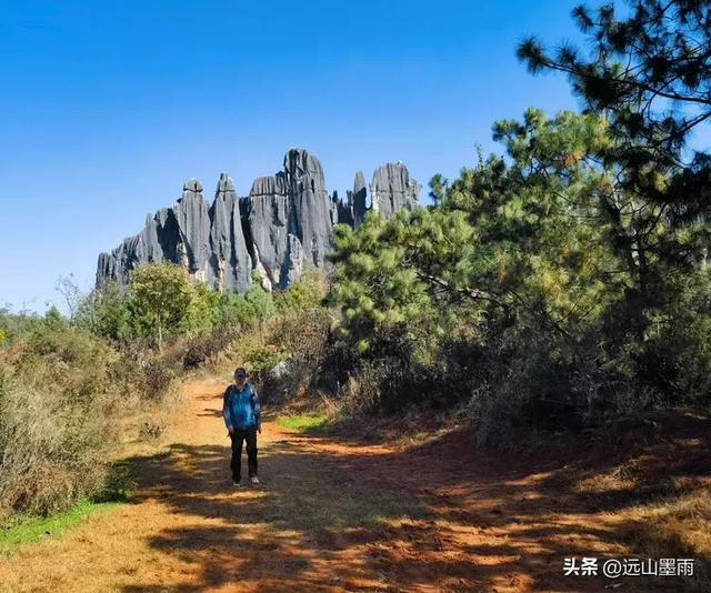 走石林仙女湖、观雷打石石林,徒步穿越绵延石林间,我们惊叹不已