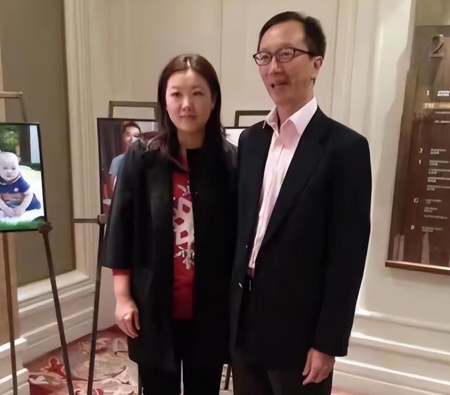 老夫少妻的"残酷现实"，在梁锦松和伏明霞身上展现的淋漓尽致